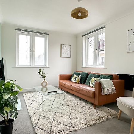 Luxury 2 Bedroom City Centre Apartment - Secure Parking - Amazing Location! Canterbury Dış mekan fotoğraf