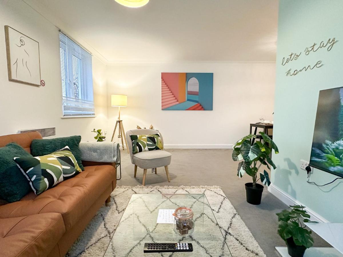 Luxury 2 Bedroom City Centre Apartment - Secure Parking - Amazing Location! Canterbury Dış mekan fotoğraf