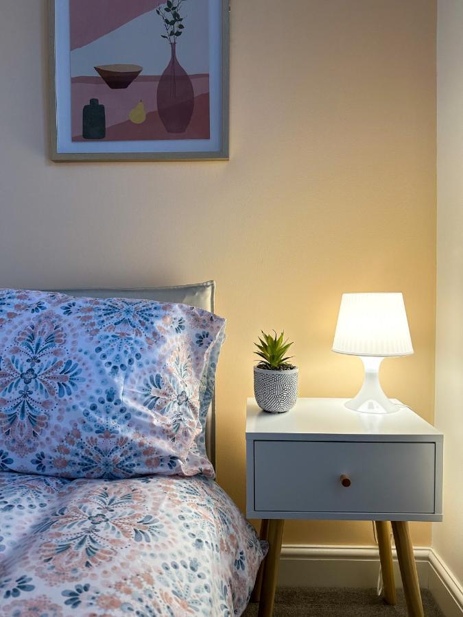 Luxury 2 Bedroom City Centre Apartment - Secure Parking - Amazing Location! Canterbury Dış mekan fotoğraf