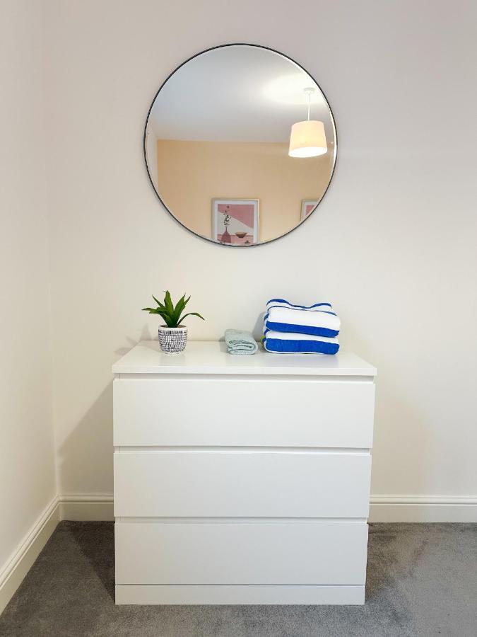 Luxury 2 Bedroom City Centre Apartment - Secure Parking - Amazing Location! Canterbury Dış mekan fotoğraf