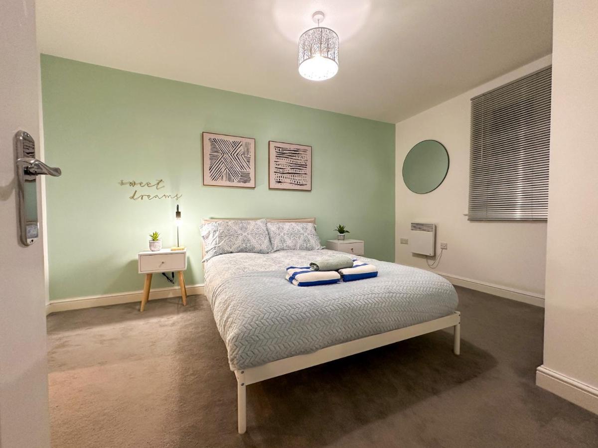 Luxury 2 Bedroom City Centre Apartment - Secure Parking - Amazing Location! Canterbury Dış mekan fotoğraf