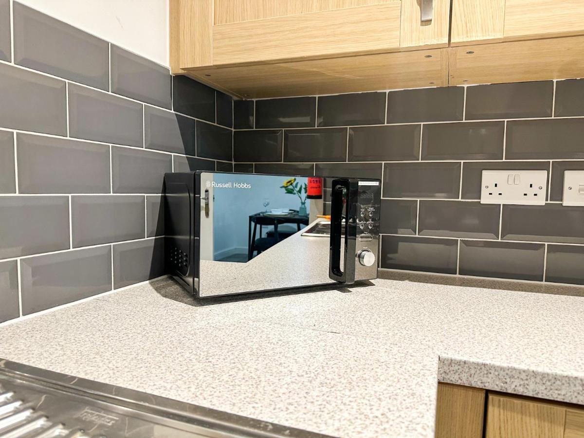 Luxury 2 Bedroom City Centre Apartment - Secure Parking - Amazing Location! Canterbury Dış mekan fotoğraf