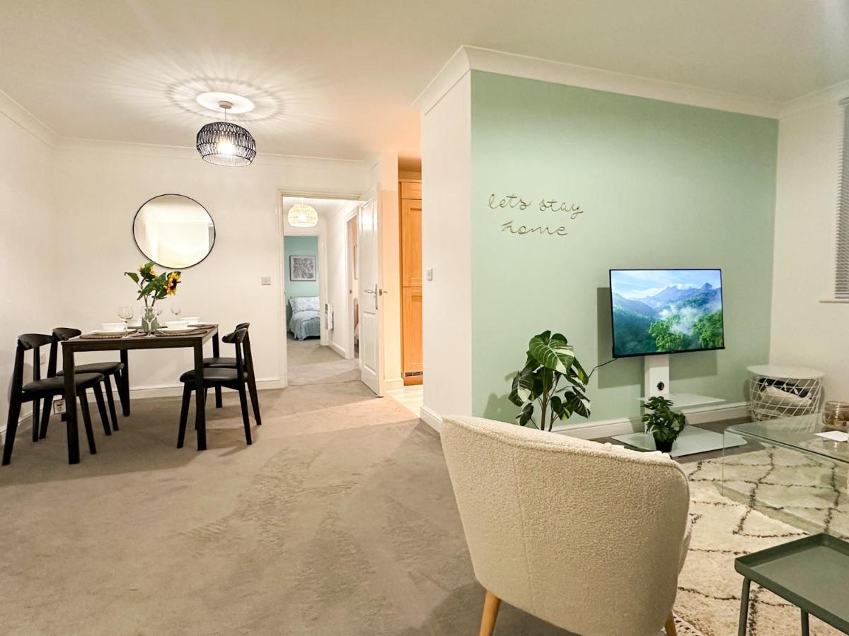 Luxury 2 Bedroom City Centre Apartment - Secure Parking - Amazing Location! Canterbury Dış mekan fotoğraf