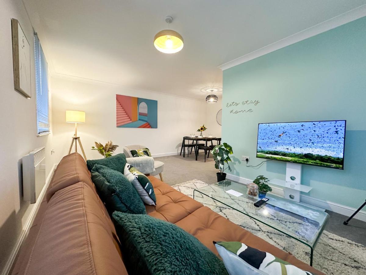 Luxury 2 Bedroom City Centre Apartment - Secure Parking - Amazing Location! Canterbury Dış mekan fotoğraf