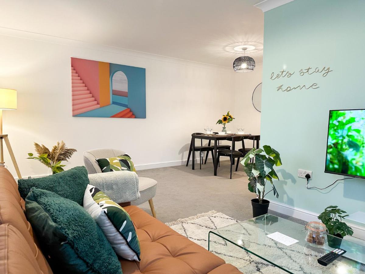 Luxury 2 Bedroom City Centre Apartment - Secure Parking - Amazing Location! Canterbury Dış mekan fotoğraf