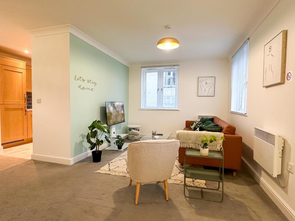 Luxury 2 Bedroom City Centre Apartment - Secure Parking - Amazing Location! Canterbury Dış mekan fotoğraf
