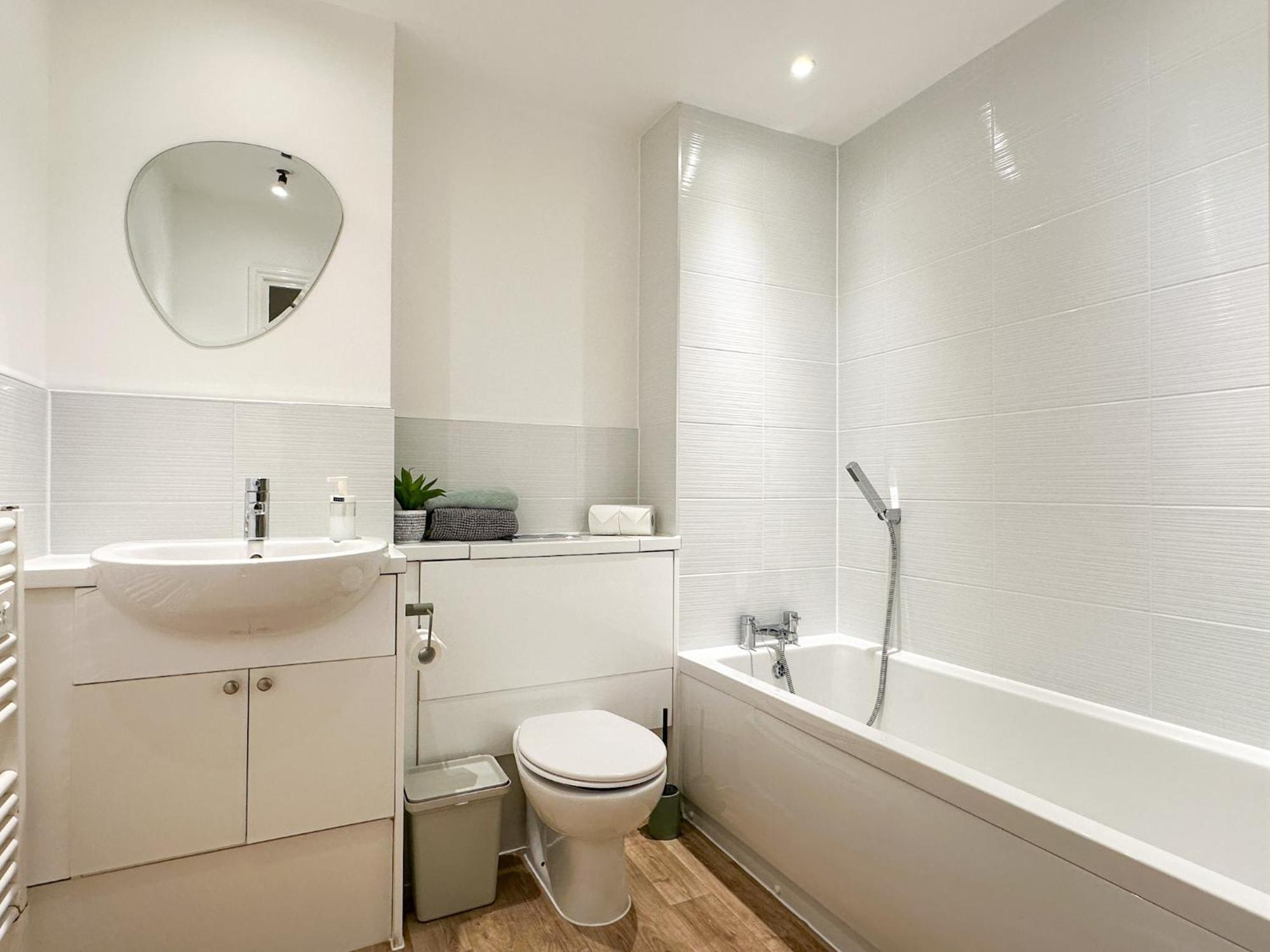 Luxury 2 Bedroom City Centre Apartment - Secure Parking - Amazing Location! Canterbury Dış mekan fotoğraf