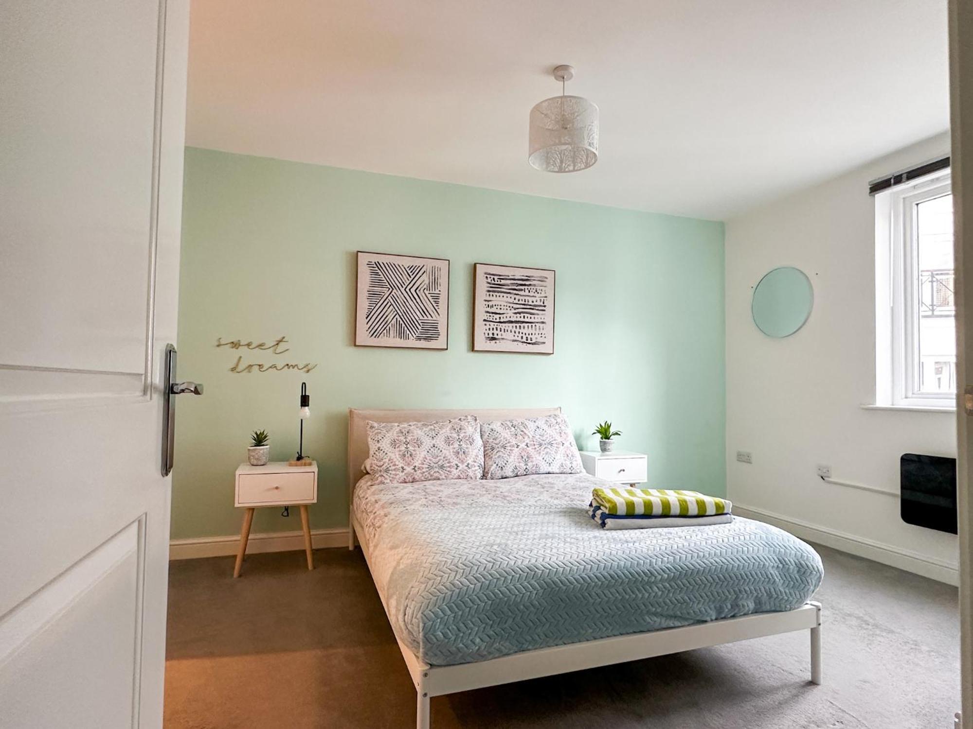Luxury 2 Bedroom City Centre Apartment - Secure Parking - Amazing Location! Canterbury Dış mekan fotoğraf